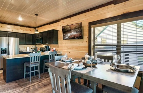 Sevierville Cabin | *Lux Treehouse Cabin* Hot Tub|Arcade|Pet Friendly