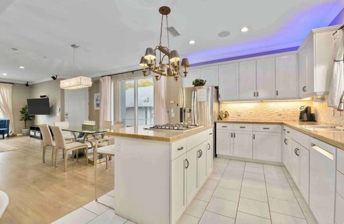 Bankers Hill House | Lux Tri Level Home Rooftop Jacuzzi Jetliner Views