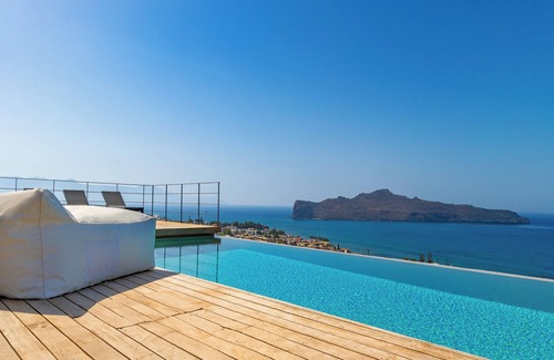Kato Stalos Villa | Lux Villa ★Heated infinity pool ★ 500mt to Stalos beach★6 bdr & 7 bathrooms