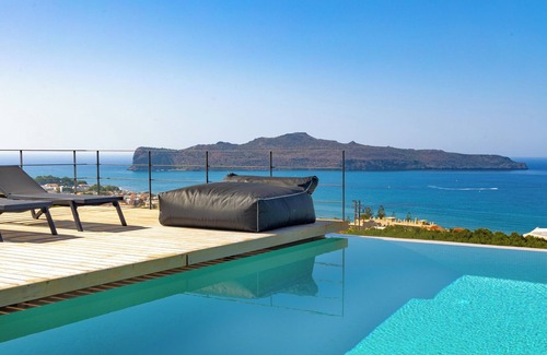 Kato Stalos Villa | Lux Villa ★Heated infinity pool ★ 500mt to Stalos beach★6 bdr & 7 bathrooms