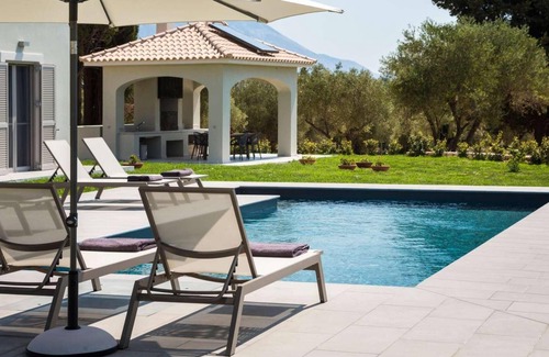 Klismata Villa | Lux villa walking distance to shops & restaurants