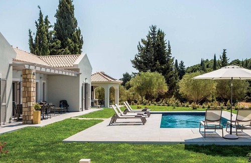 Klismata Villa | Lux villa walking distance to shops & restaurants