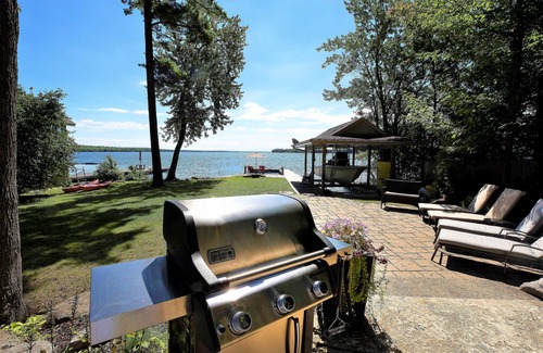 Bobcaygeon House | Lux*Waterfront*Bobcaygeon*Weedfree*Boat dock