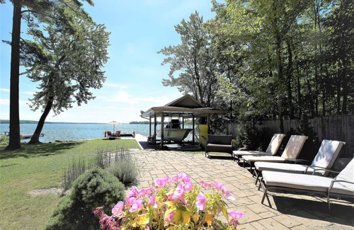 Bobcaygeon House | Lux*Waterfront*Bobcaygeon*Weedfree*Boat dock