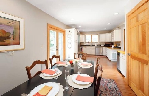 Whitefield House | Lux Waterfront Cottage with Private Island