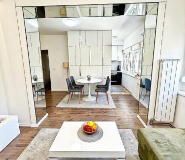 Old Town Apartment | LuxApart Sirano City Centar free parking