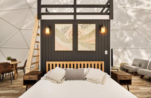 Capon Bridge House | Luxe 2 Bed Dome w Hot Tub Deck Fire Pit & Bath