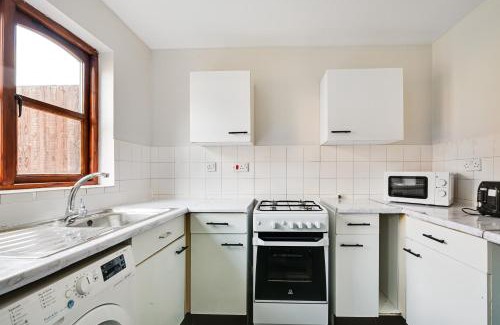 Bromley South House | Luxe 2 Bed House in London- Free parking, Free Wifi, Big Garden