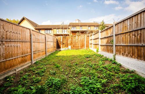 Bromley South House | Luxe 2 Bed House in London- Free parking, Free Wifi, Big Garden