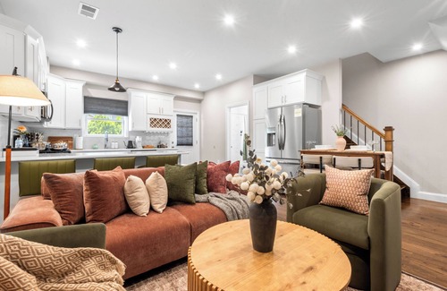 The Heights Condo | Luxe 2-Bedroom condo with AC, Fast WiFi, Private Patio,Gameroom 15minutes to NYC