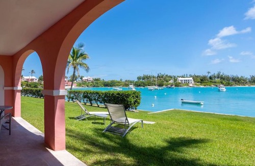 Somerset Village Apartment | Luxe 2 Bedroom Suite in Beachfront Resort