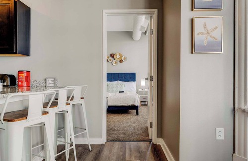 Gateway District Apartment | Luxe 2B in Playhouse Square Pool & Spa Gym