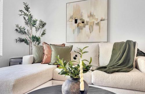 North Mountain House | Luxe 2BR Condo Next to Pool Trails & Mountain