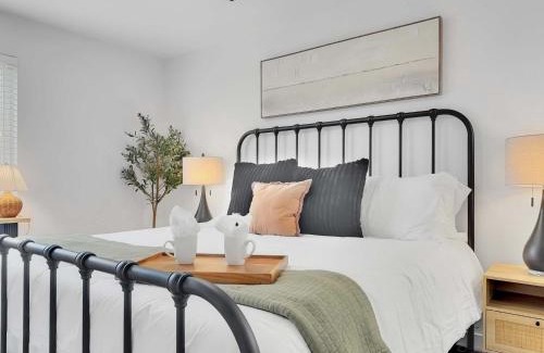 North Mountain House | Luxe 2BR Condo Next to Pool Trails & Mountain