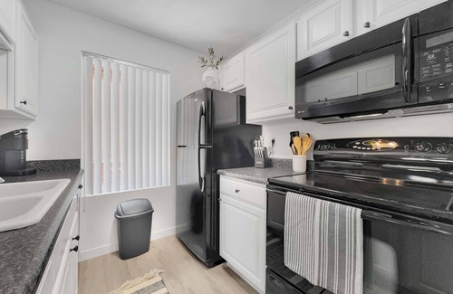 North Mountain Condo | Luxe 2BR Condo Next to Pool, Trails & Mountain