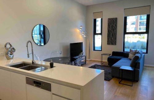Kingston Apartment | Luxe 2BR Executive Apartment Kingston Pool Parking WiFi BBQ Wine