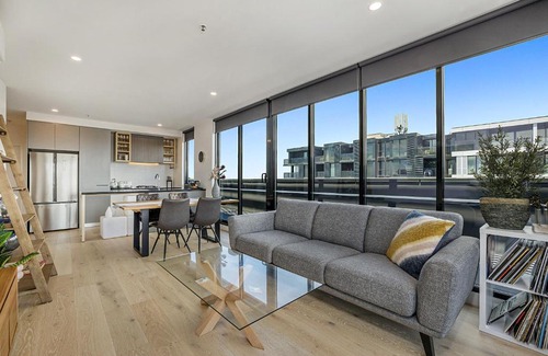 Brunswick East Apartment | Luxe 3-Bed Apartment Near Lygon St Bars and Dining