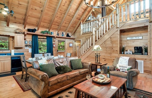 Sevierville Cabin | Luxe 3B/3B Cabin Close to all attractions - Fall Special!