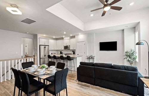 Charlotte House | Luxe 3BR Townhouse in Uptown Charlotte!