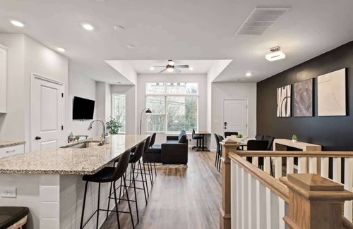 Charlotte House | Luxe 3BR Townhouse in Uptown Charlotte!
