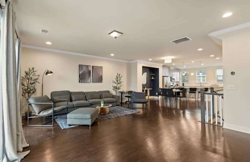 Charlotte House | Luxe 3BR Townhousein Uptown Charlotte!
