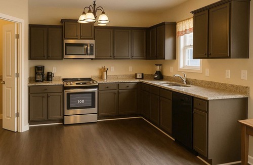 Oakwood House | Luxe 4 Bed Retreat: Sleeps 8 & Mins Lake Lanier