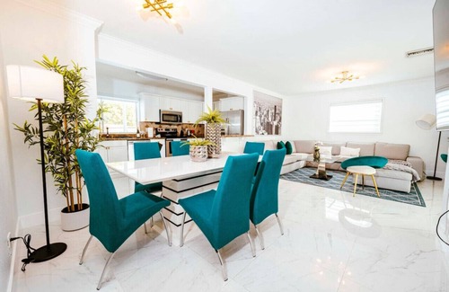 West Hollywood House | Luxe 4 BR Heated Pool | Hardrock | Stadium | Beach