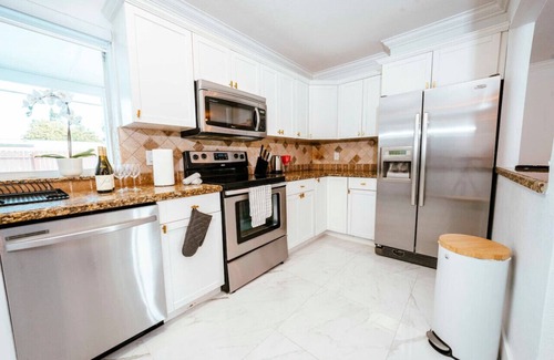 West Hollywood House | Luxe 4 BR Heated Pool | Hardrock | Stadium | Beach