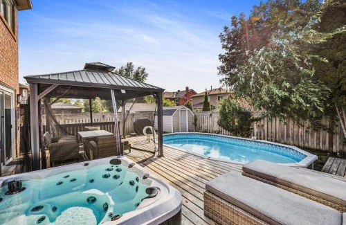 Whitby House | Luxe 4BR Retreat w Heated Pool Hot Tub and BBQ