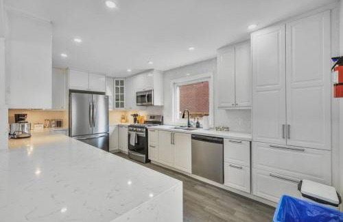 Whitby House | Luxe 4BR Retreat w Heated Pool Hot Tub and BBQ