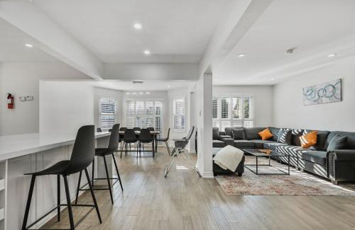 Whitby House | Luxe 4BR Retreat w Heated Pool Hot Tub and BBQ