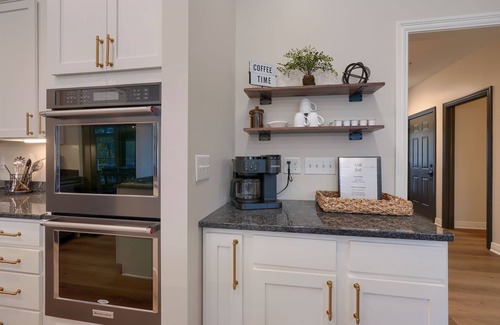 Rockbridge Cabin | Luxe 6-bedroom Lodge - Seasonal Pool, Theater Room, Short Drive to State Parks