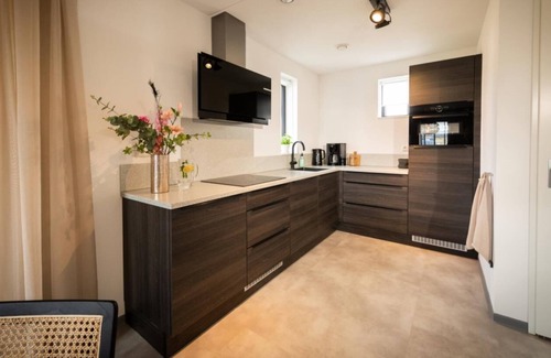 Thorn Villa | Luxe 6p - Three Bedroom Villa, Sleeps 6