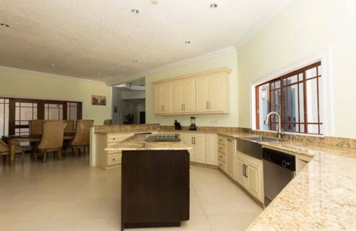 Boscobel Villa | Luxe 7-bedroom villa - WiFi, AC in phenomenal St. Mary Parish min from Ocho Rios