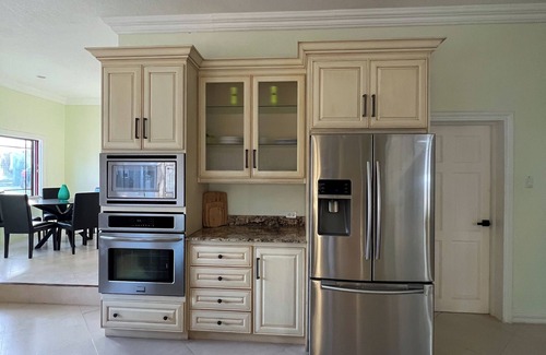 Boscobel Villa | Luxe 7-bedroom villa - WiFi, AC in phenomenal St. Mary Parish min from Ocho Rios