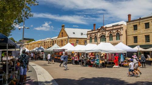 Hobart Central Business District Apartment | Luxe Apartment in West Hobart