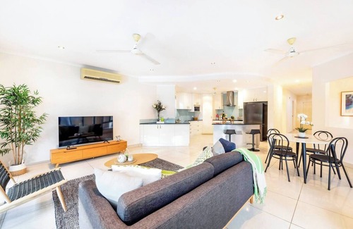 Bayview House | Luxe Bayview Oasis with Dream Waterfront Pool