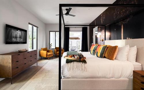 Southwest Village House | LUXE-Boho House-Heated Pool-Camelback Mountain