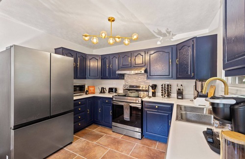 Chaplin House | Luxe Bourbon Trail Retreat Great Location! Privacy, Hot Tub, Sauna & Firepit