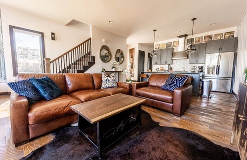 Edgehill Cottage | Luxe-broadway Getaway-heart of Gulch-near Broadway