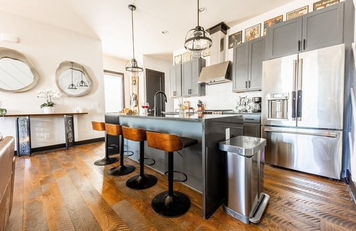 Edgehill Cottage | Luxe-broadway Getaway-heart of Gulch-near Broadway