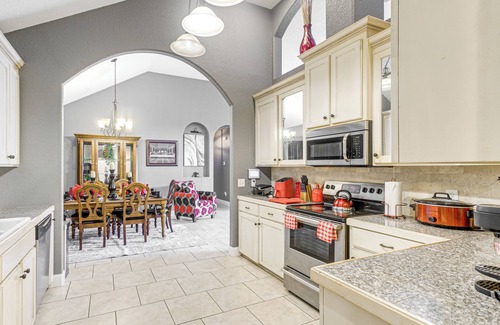 Brunswick House | Luxe Brunswick Home ~ 14 Mi to Jekyll Island!