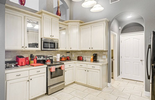 Brunswick House | Luxe Brunswick Home ~ 14 Mi to Jekyll Island!