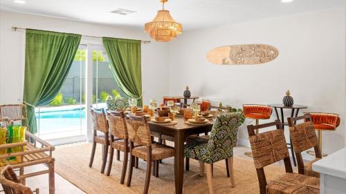 Village Grove House | Luxe Cabana-inspired Stay W Pool