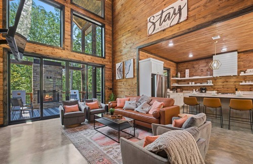 Broken Bow Cabin | Luxe Cabin | Hot Tub | Game Room | Sleeps 19
