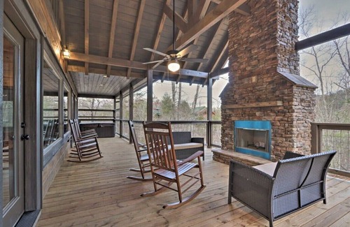 Gatlinburg - Pigeon Forge Cabin | Luxe Cabin with Indoor Pool and Theater