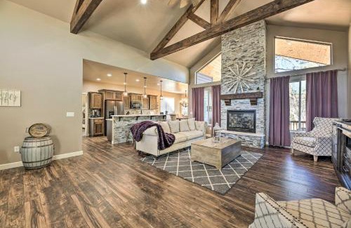 Show Low House | Luxe Cabin with Deck and Fenced Yard in Lakeside!