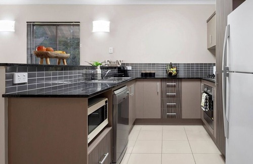 Westcourt Apartment | Luxe Cairns - 9 Pools, BBQ and Gym