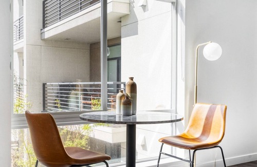 Campbell Apartment | Luxe Campbell 1BR w/ Gym, Pool & Lounge, 10 min to Netflix, by Blueground