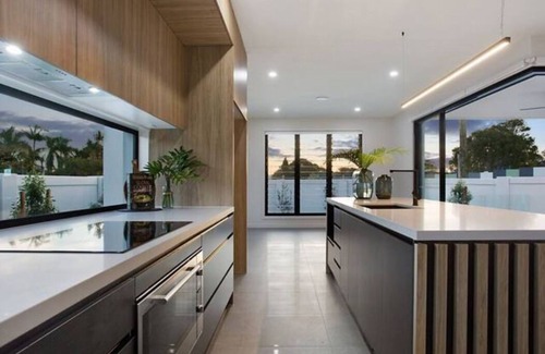 Surfers Paradise Villa | Luxe Capri Villa - Heated Pool, 850m to the beach